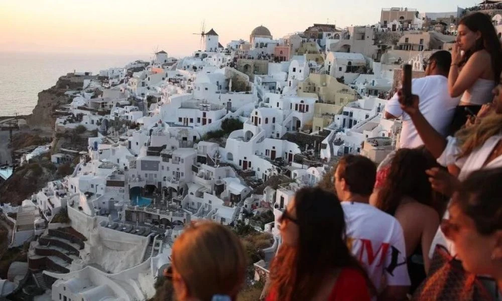 Ιστορικό υψηλό για τον ελληνικό τουρισμό το 2024 - 4 μελέτες αποκαλύπτουν την πορεία του το νέο έτος